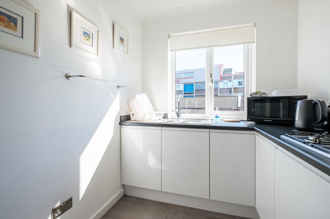 The Douglas - Spacious 2 Bed Apartment In Uddingston Kültér fotó
