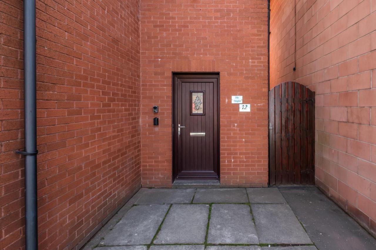 The Douglas - Spacious 2 Bed Apartment In Uddingston Kültér fotó