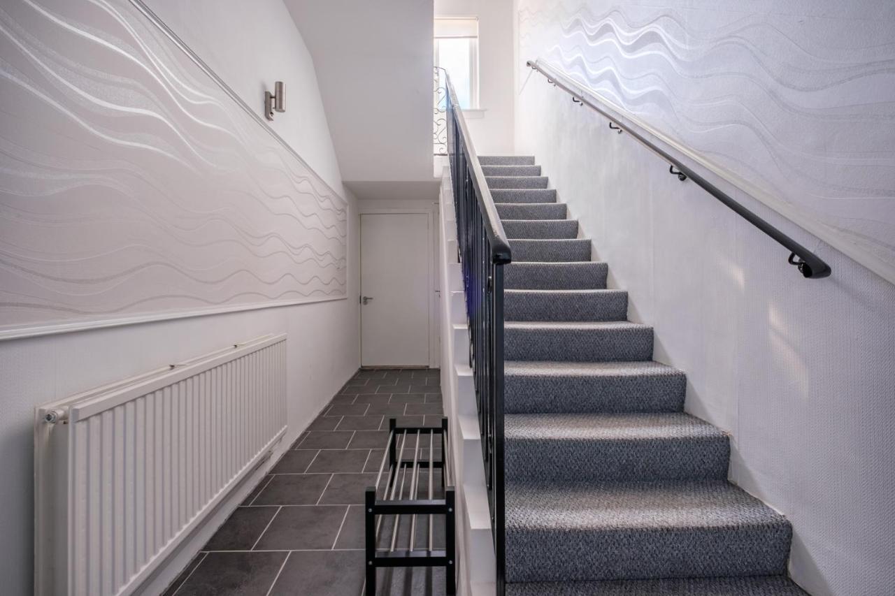 The Douglas - Spacious 2 Bed Apartment In Uddingston Kültér fotó