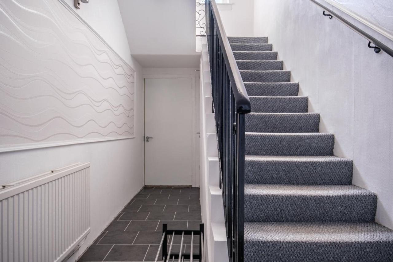 The Douglas - Spacious 2 Bed Apartment In Uddingston Kültér fotó