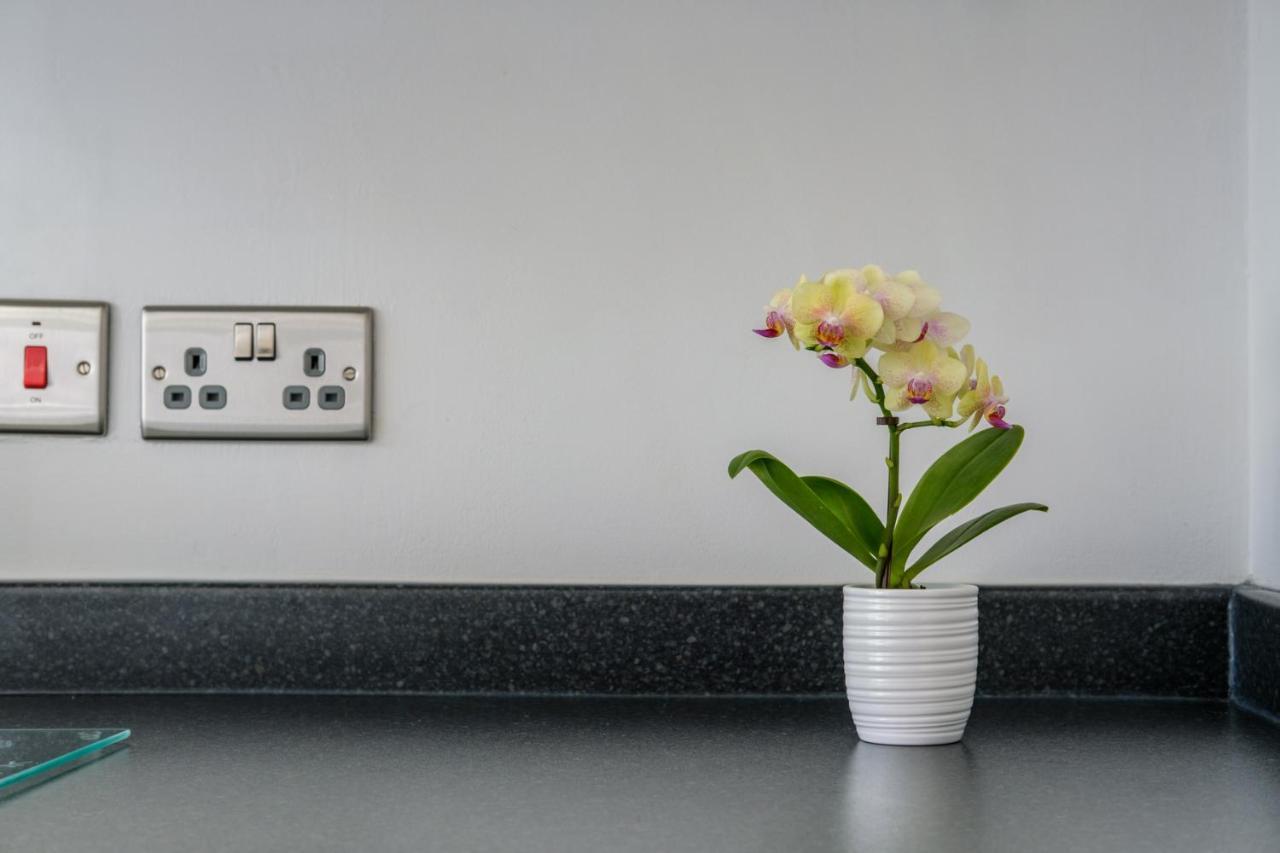The Douglas - Spacious 2 Bed Apartment In Uddingston Kültér fotó