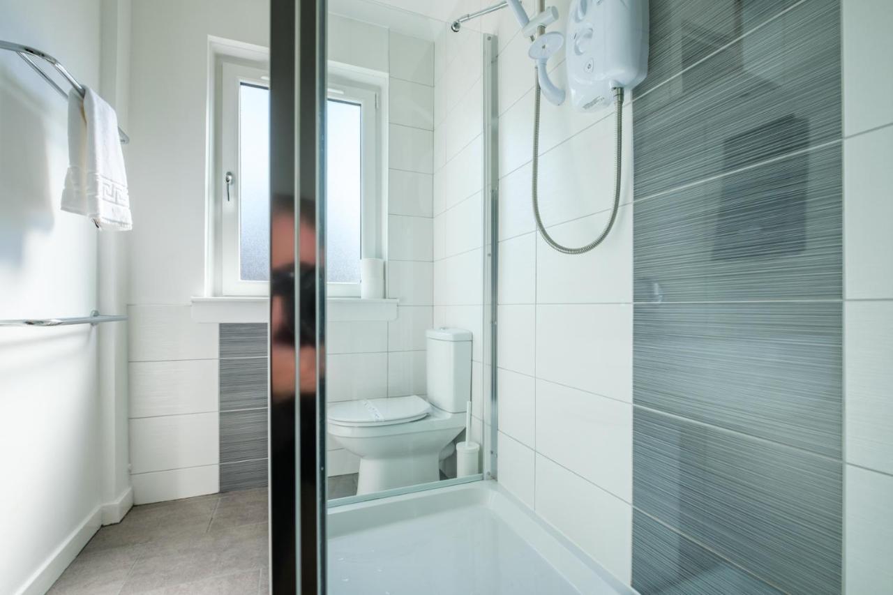 The Douglas - Spacious 2 Bed Apartment In Uddingston Kültér fotó
