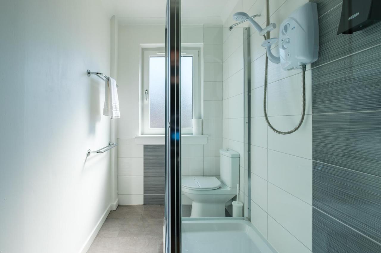 The Douglas - Spacious 2 Bed Apartment In Uddingston Kültér fotó