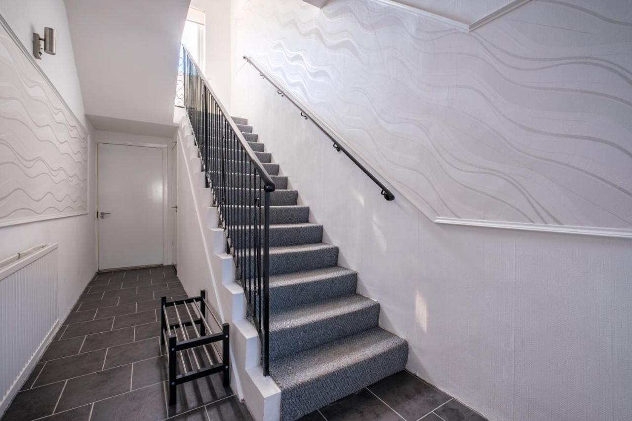 The Douglas - Spacious 2 Bed Apartment In Uddingston Kültér fotó