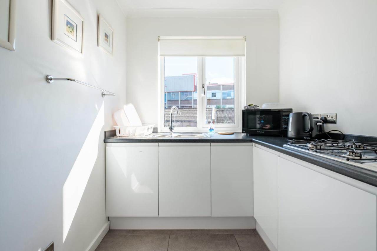 The Douglas - Spacious 2 Bed Apartment In Uddingston Kültér fotó