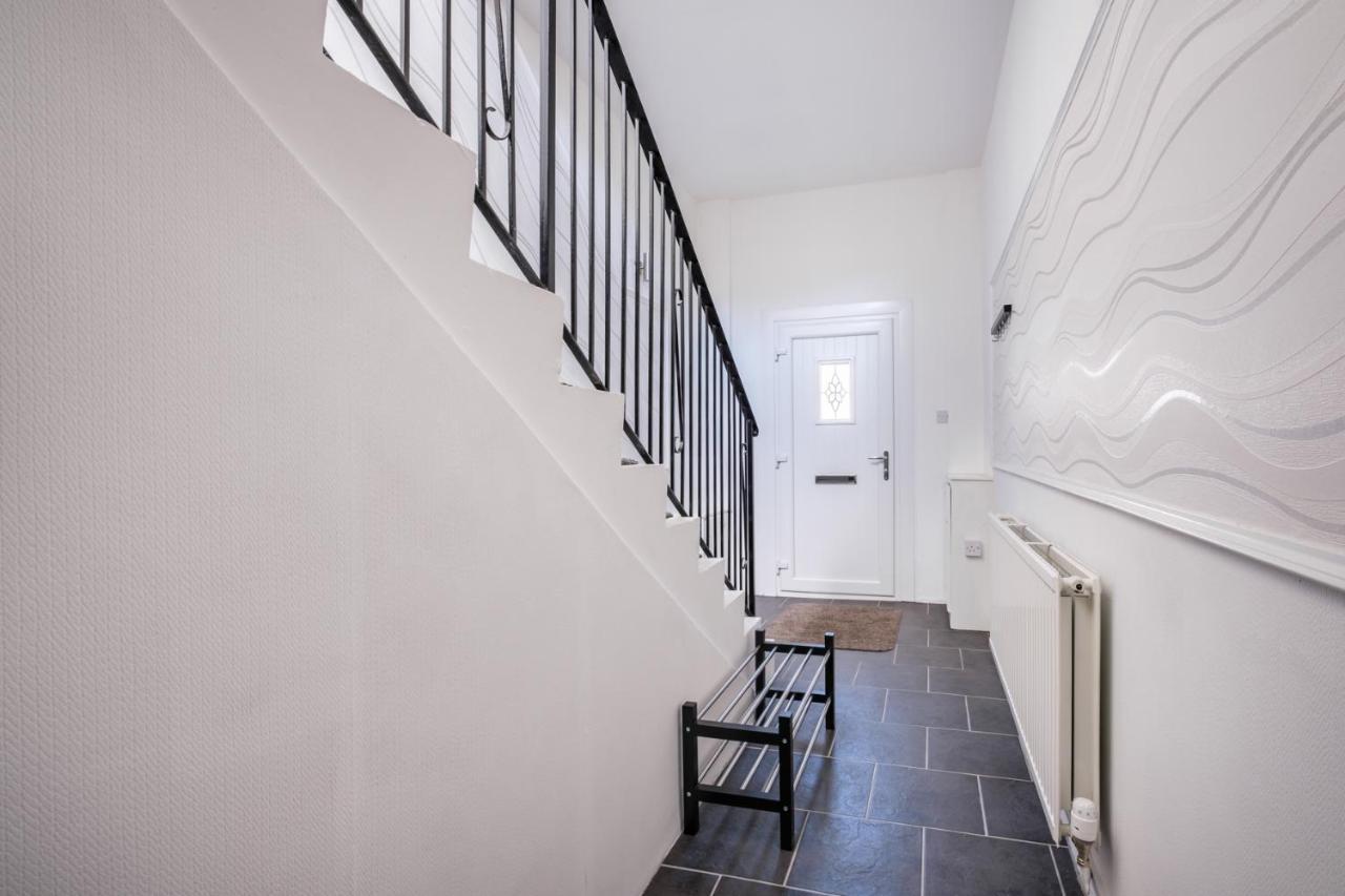 The Douglas - Spacious 2 Bed Apartment In Uddingston Kültér fotó