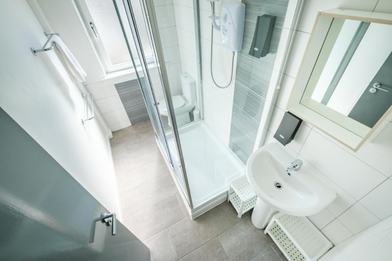 The Douglas - Spacious 2 Bed Apartment In Uddingston Kültér fotó