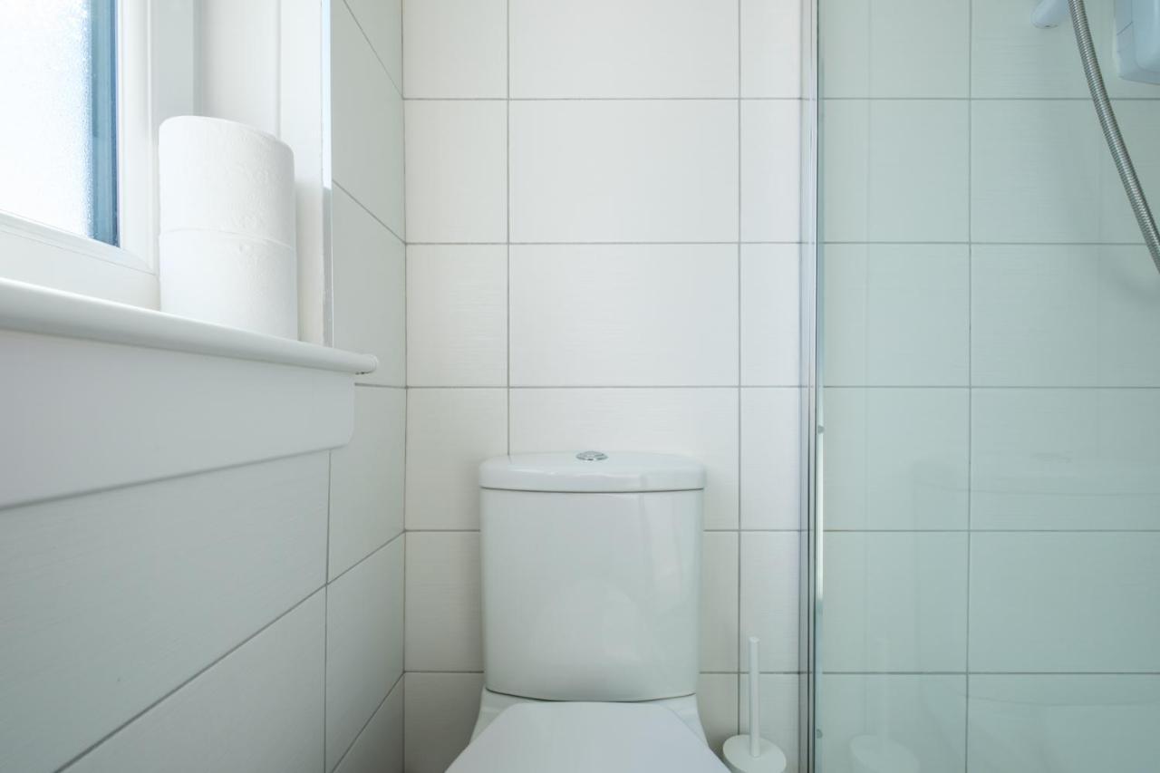 The Douglas - Spacious 2 Bed Apartment In Uddingston Kültér fotó